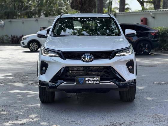 TOYOTA HILUX SW4 2.8 D-4D TURBO DIESEL SRX PLATINUM 7L 4X4 AUTOMÁTICO